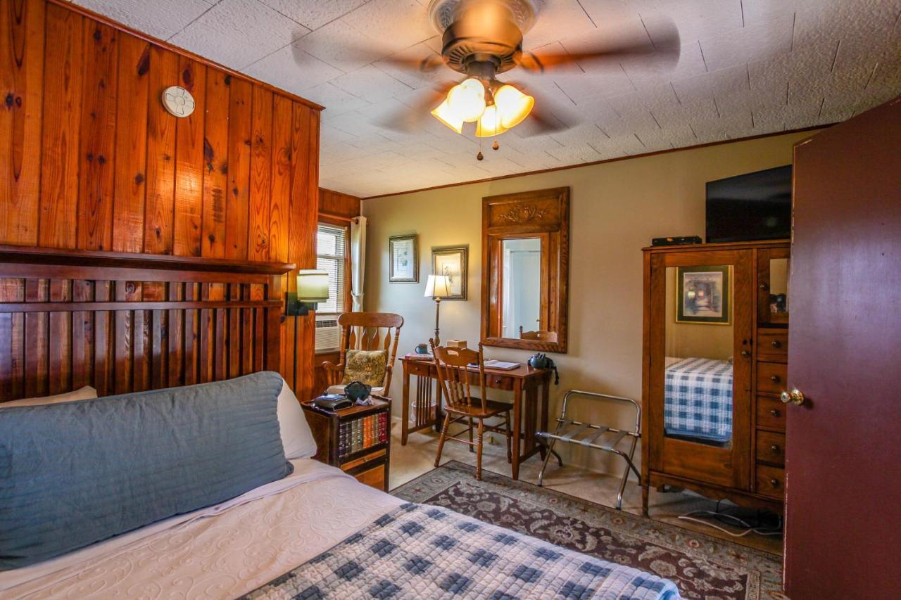 Mountainaire Inn And Log Cabins Blowing Rock Exterior photo