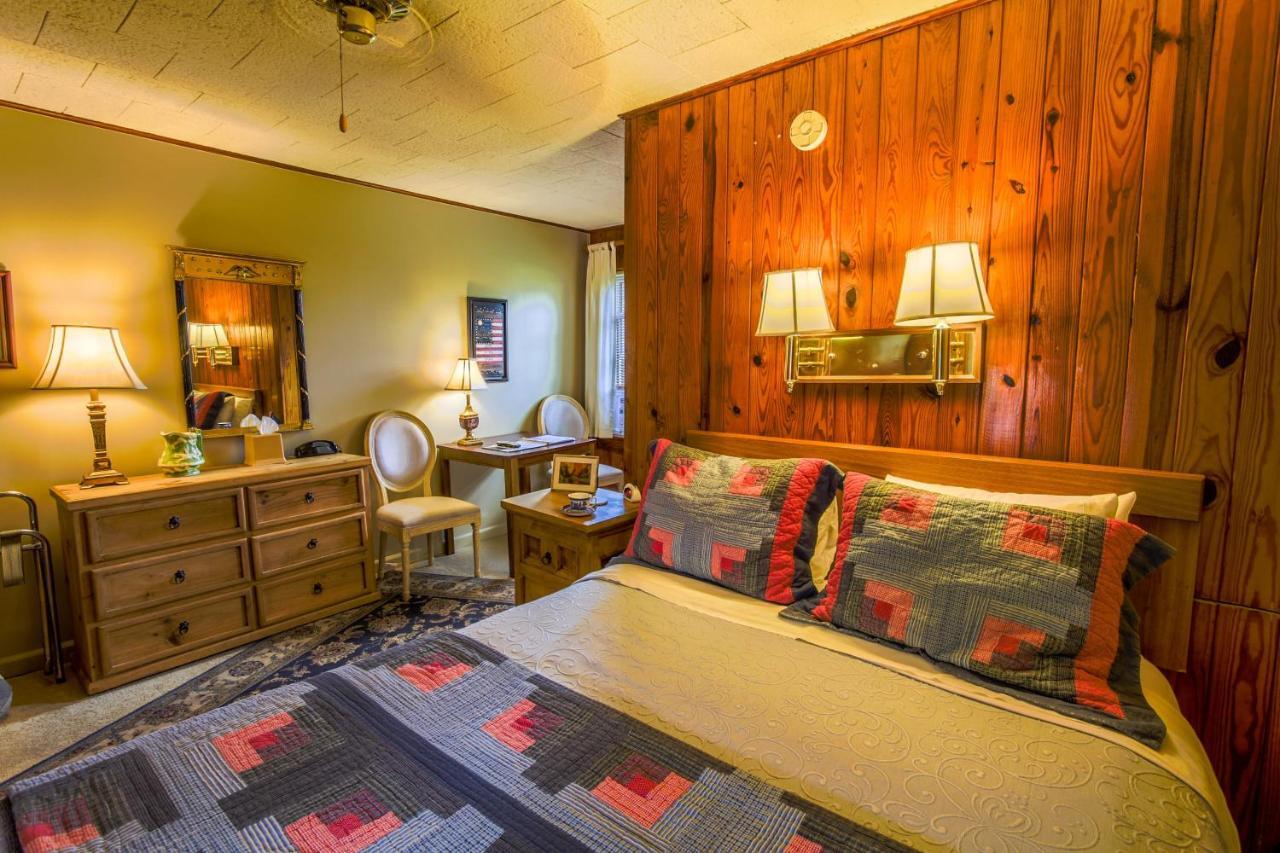 Mountainaire Inn And Log Cabins Blowing Rock Exterior photo