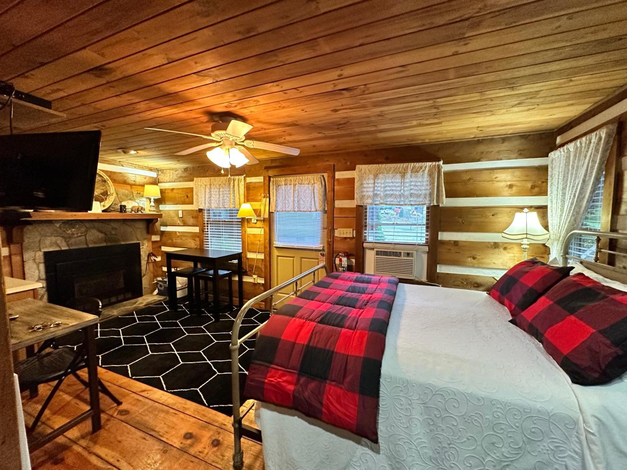 Mountainaire Inn And Log Cabins Blowing Rock Exterior photo