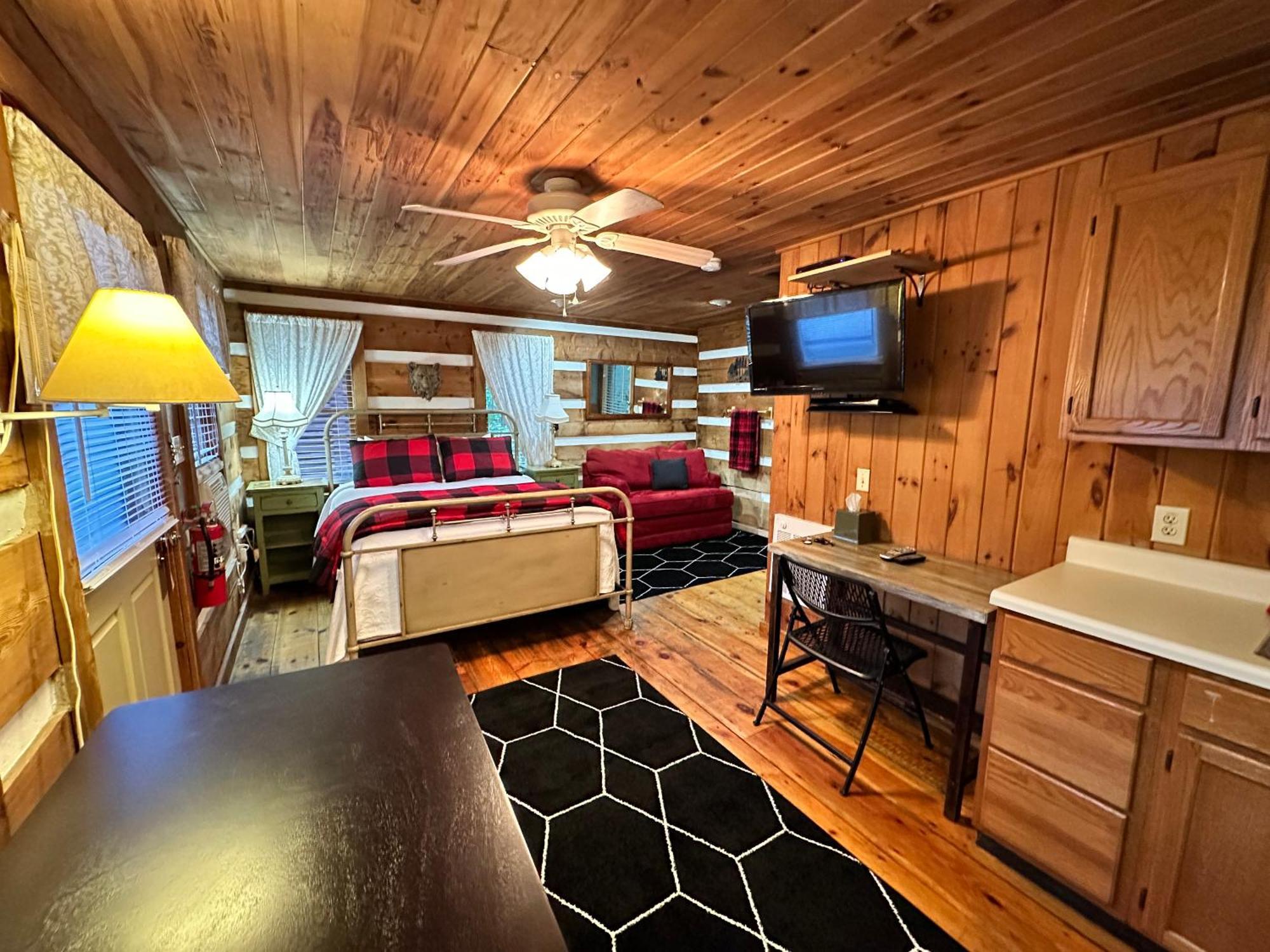 Mountainaire Inn And Log Cabins Blowing Rock Exterior photo